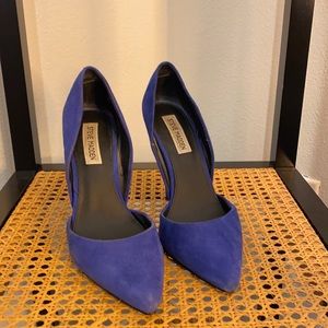 Blue suede pumps